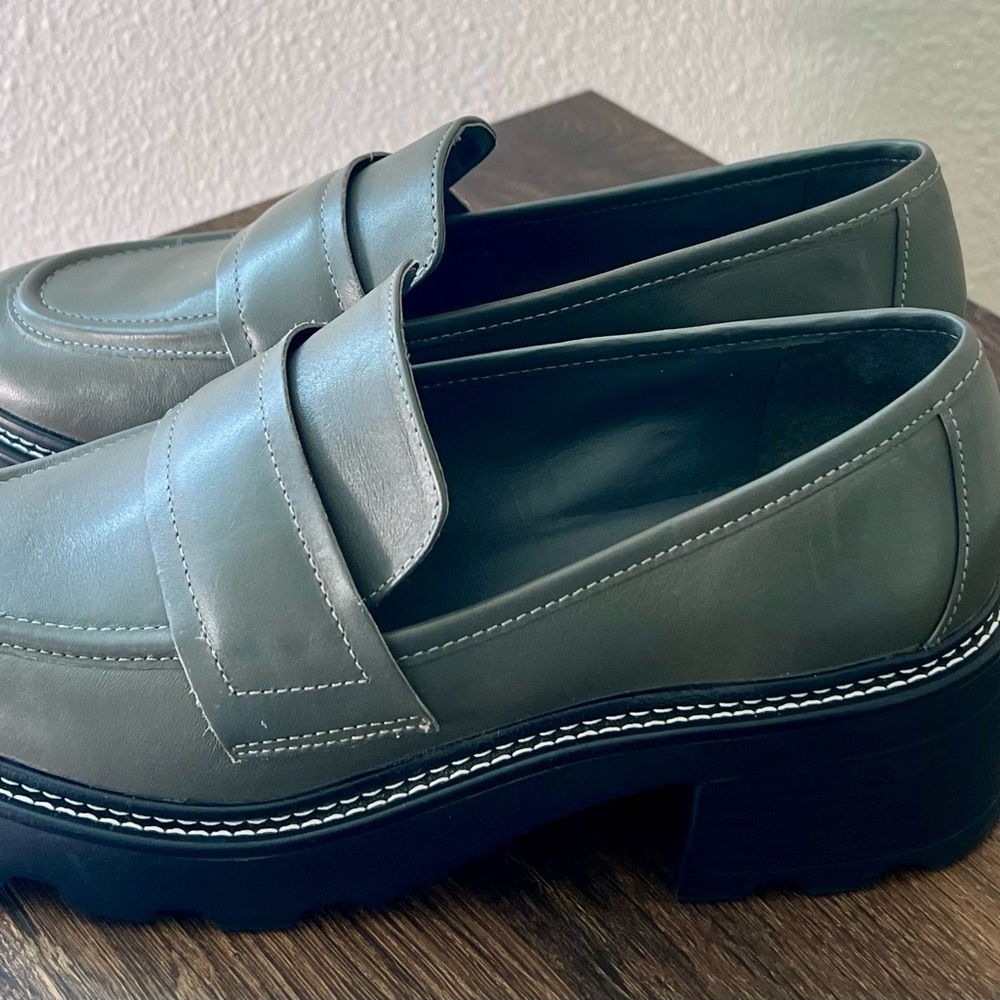 Vince Camuto Grey Leather Lug Sole Platform Loafers Women's 8 Chunky 90s Retro